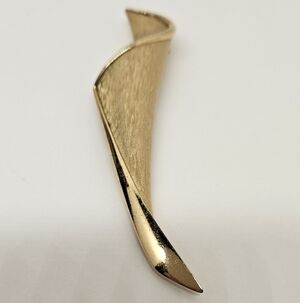 Crown Trifari Brooch Abstract Gold Tone Vintage Leaf Ribbon Modernist